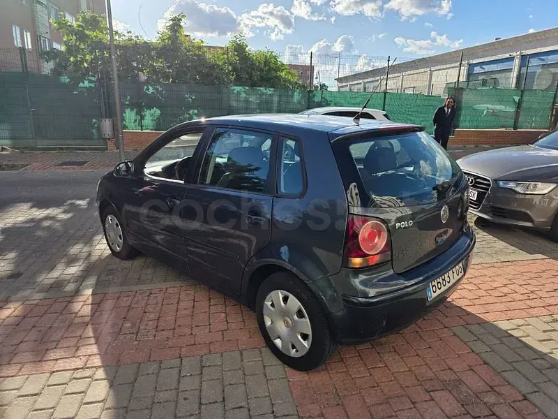 Usado VW Polo Highline 80 CV (58 kW) 2007 Gris / plata Utilitario