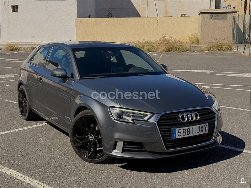 Usado Audi A3 Sport 110 CV (80 kW) 2017 Gris / plata Berlina