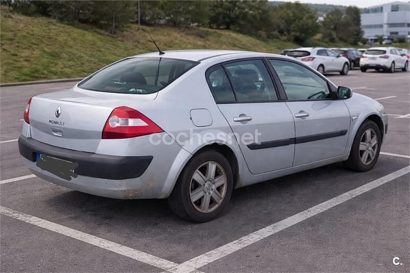 Usado Renault Mégane II Authentique 80 CV (58 kW) 2004 Gris / plata Berlina