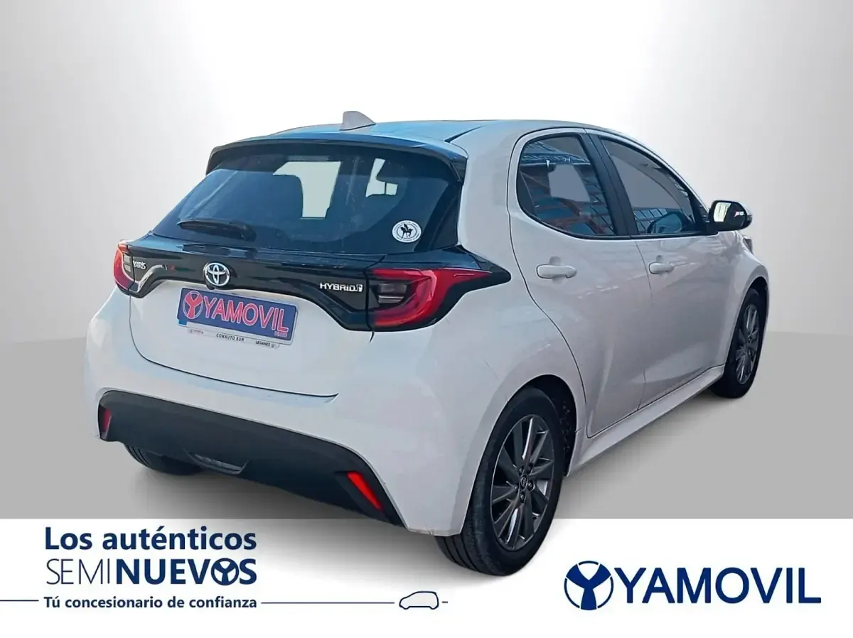 Usado Toyota Yaris Hybrid Active 116 CV (85 kW) 2024 Blanco