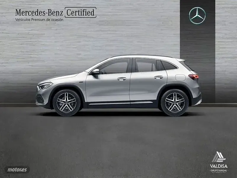 Usado Mercedes GLA250 Progressive 160 CV (117 kW) 2021 Gris / plateado SUV