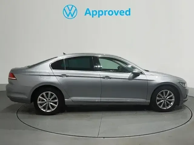 Usado VW Passat Advance 150 CV (110 kW) 2018 Gris Berlina