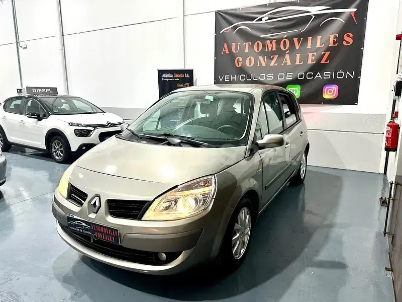 Usado Renault Scénic II Dynamique 85 CV (62 kW) 2007 Beige Monovolumen