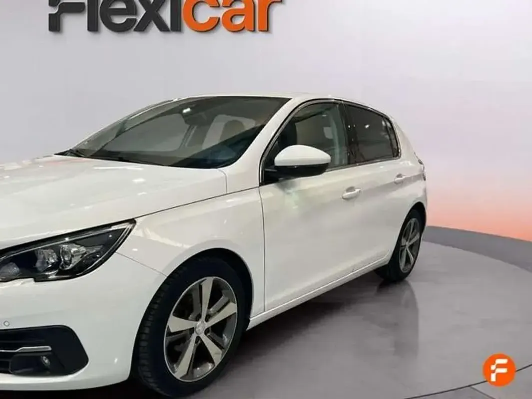 Usado Peugeot 308 Access 101 CV (74 kW) 2019 Blanco Berlina