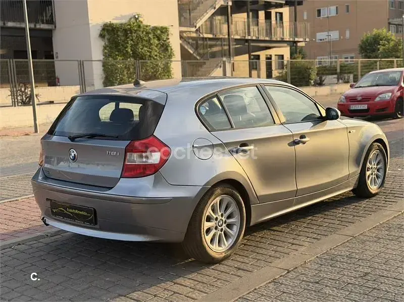 Usado BMW 118 129 CV (94 kW) 2006 Gris / plata Utilitario