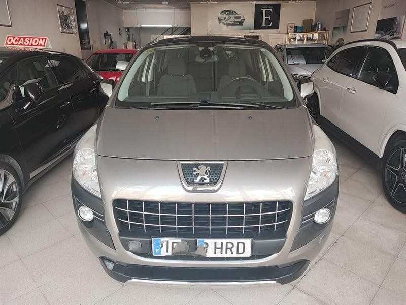 Usado Peugeot 3008 Active 115 CV (84 kW) 2013 Gris / plata Familiar
