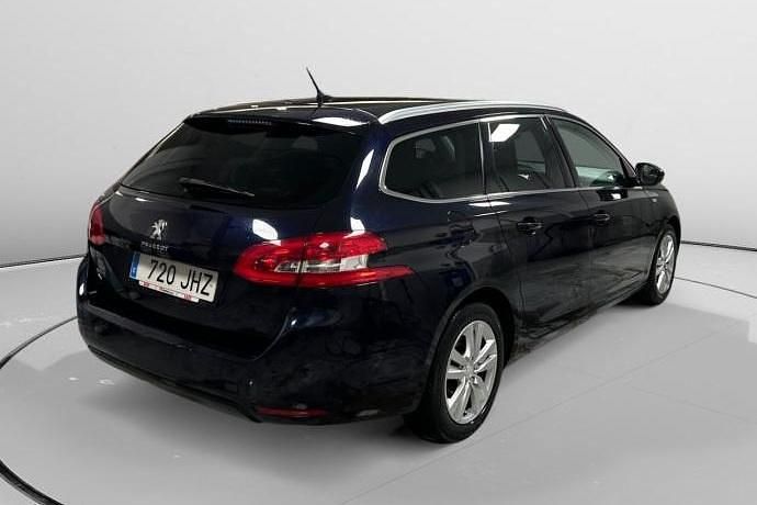 Usado Peugeot 308 SW Style 121 CV (88 kW) 2015 Negro Familiar