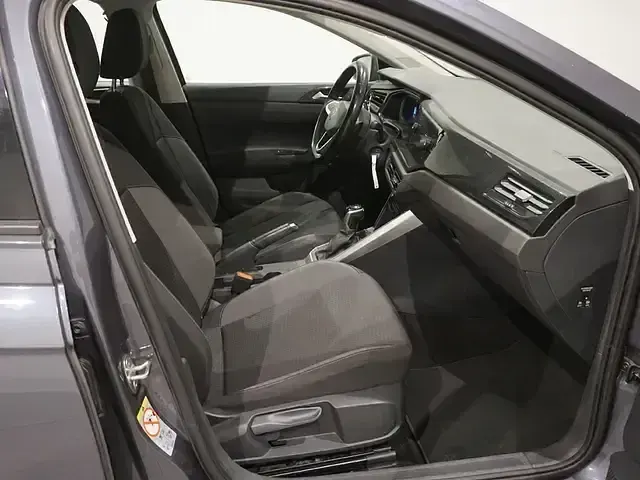 Usado VW Polo Life 110 CV (80 kW) 2022 Gris Utilitario