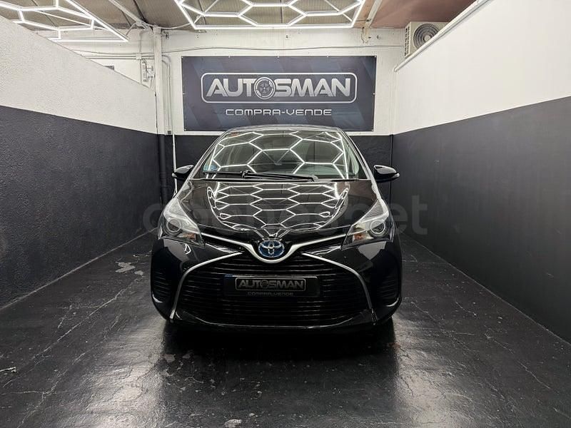 Usado Toyota Yaris Hybrid Active 100 CV (73 kW) 2017 Negro Berlina