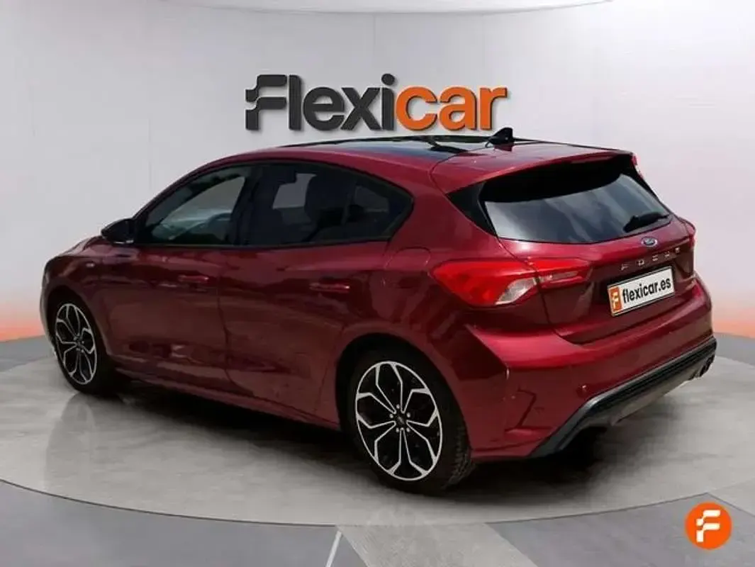 Usado Ford Focus ST-Line 125 CV (91 kW) 2018 Rojo Utilitario