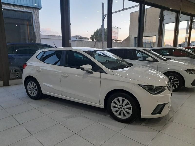 Usado Seat Ibiza Style Plus 110 CV (80 kW) 2021 Blanco Utilitario