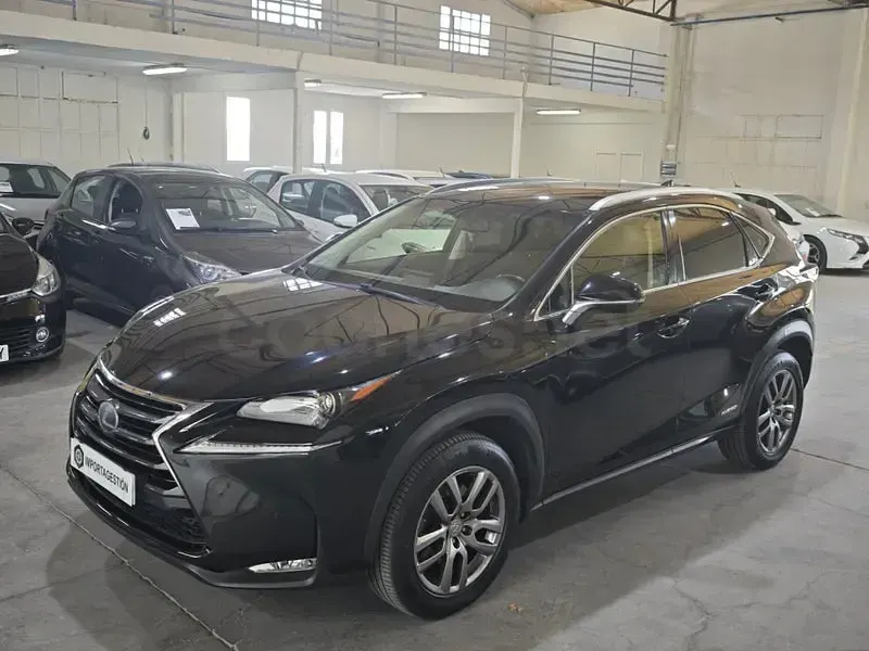 Usado Lexus NX300h Executive Line 197 CV (144 kW) 2015 Negro SUV