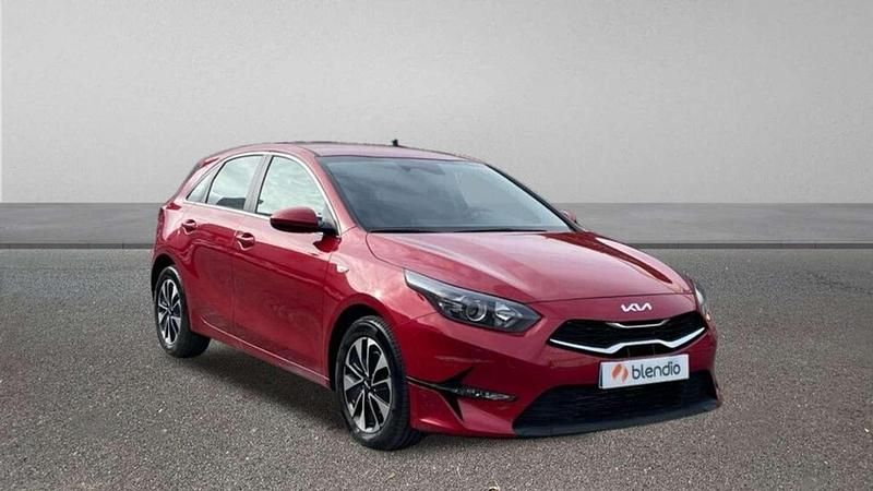 Usado Kia Ceed 101 CV (74 kW) 2024 Rojo Utilitario