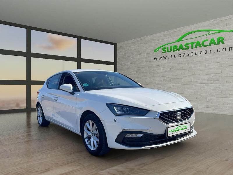 Usado Seat Leon Style 115 CV (84 kW) 2021 Blanco