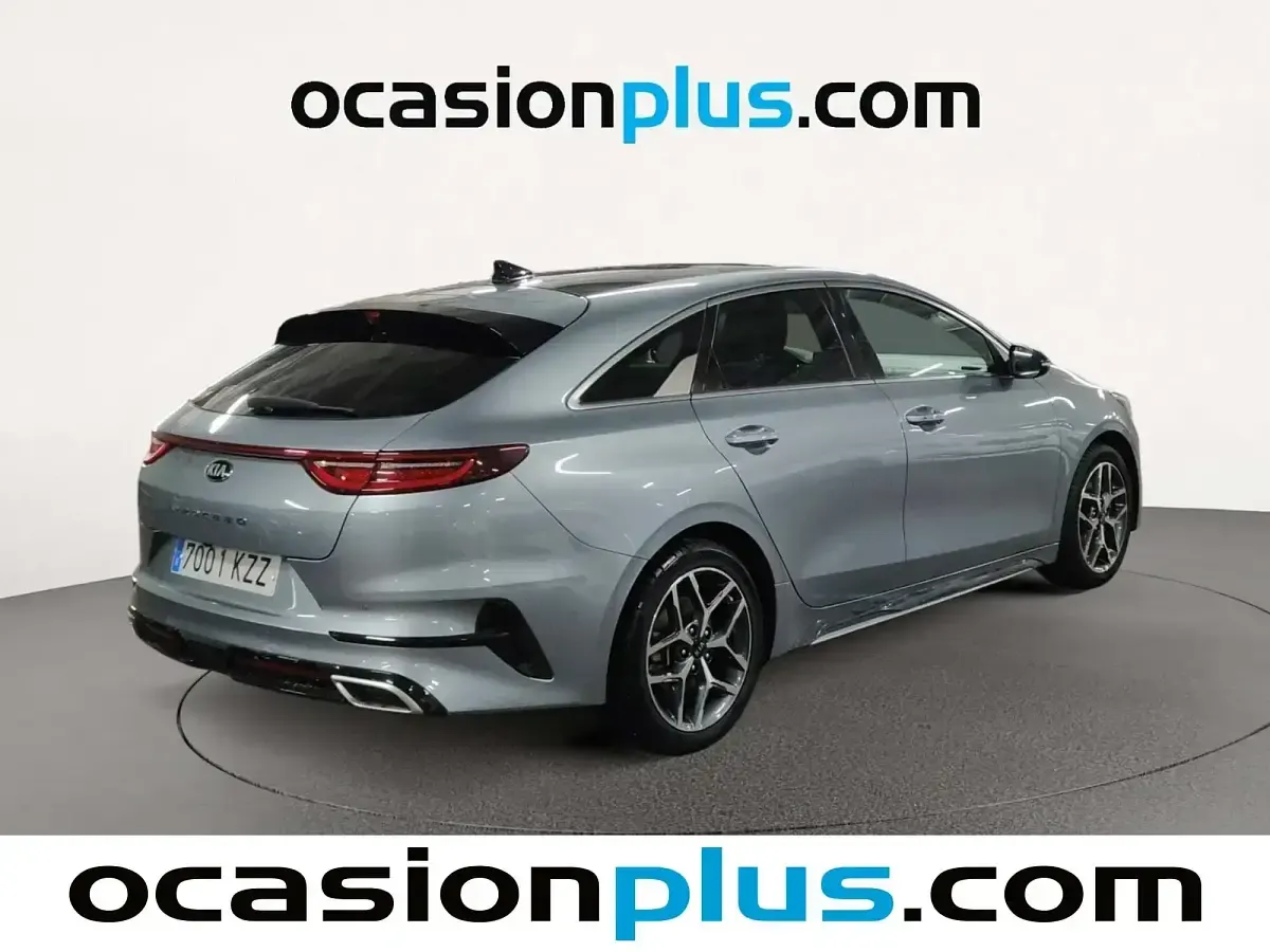 Usado Kia ProCeed GT-Line 140 CV (102 kW) 2019 Gris / plata Familiar