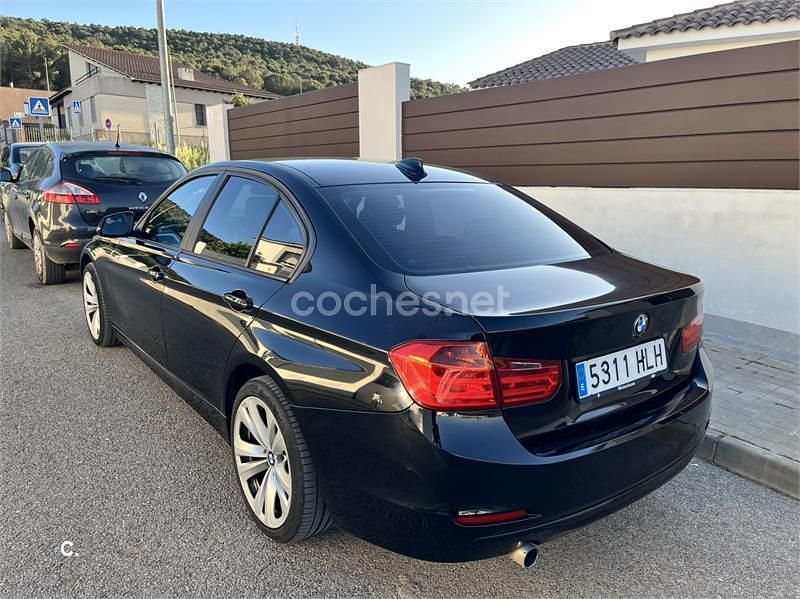 Usado BMW 318 Comfort Edition 143 CV (105 kW) 2013 Negro Berlina