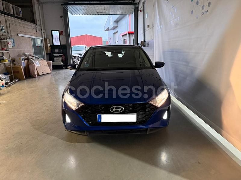 Azul Usado 2023 Hyundai i20 Berlina | 15.790 € (Precio justo) - Imagen 1/4