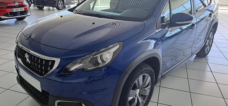 Usado Peugeot 2008 Signature Sky 102 CV (75 kW) 2019 Bleu quasar SUV