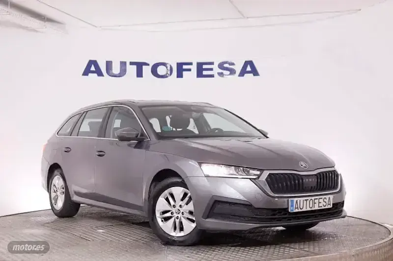 Usado Skoda Octavia Ambition 150 CV (110 kW) 2023 Gris Familiar