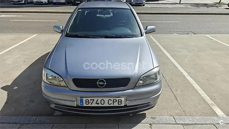 Usado Opel Astra Enjoy 80 CV (58 kW) 2003 Gris / plata Berlina