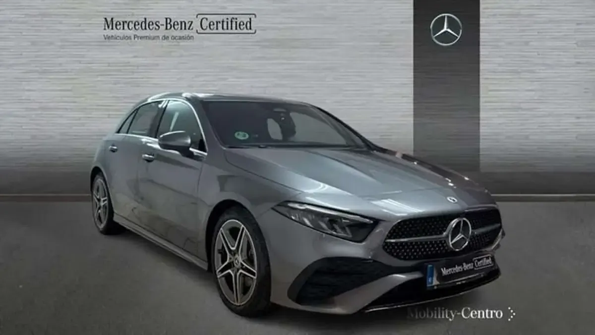 Usado Mercedes A180 109 CV (80 kW) 2024 Gris Utilitario