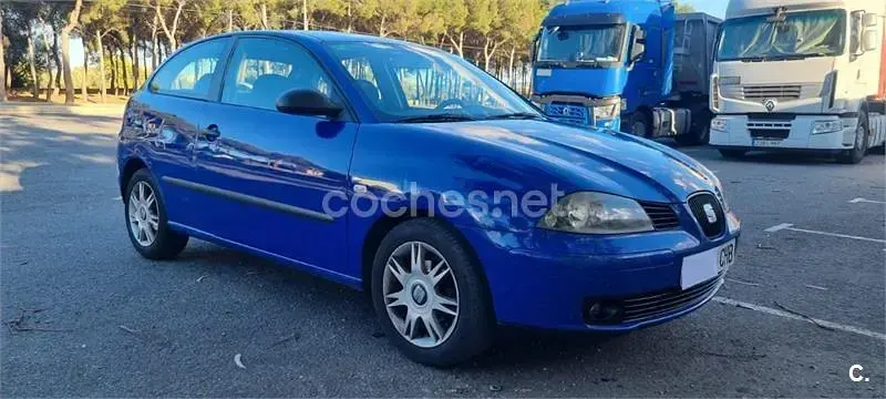 Usado Seat Ibiza Stella 100 CV (73 kW) 2003 Azul Utilitario
