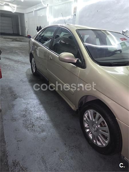 Usado Citroën C5 110 CV (80 kW) 2005 Beige Berlina