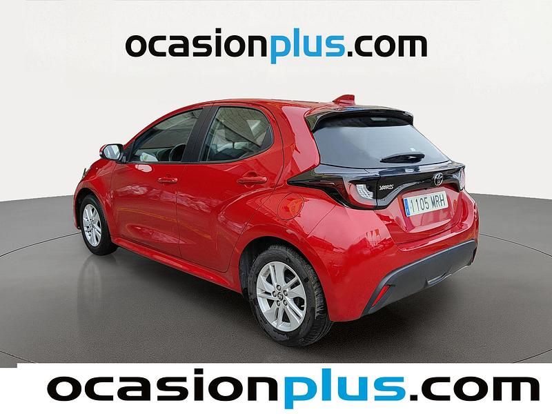 Usado Toyota Yaris Edition 125 CV (91 kW) 2024 Rojo Utilitario