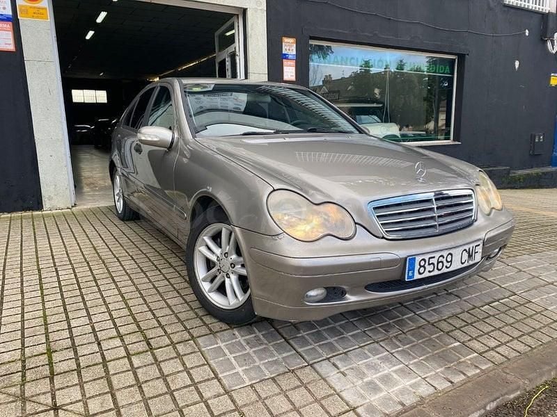 Usado Mercedes C220 Elegance 150 CV (110 kW) 2004 Beige Berlina