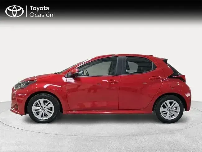 Usado Toyota Yaris Edition 125 CV (91 kW) 2022 Rojo Utilitario