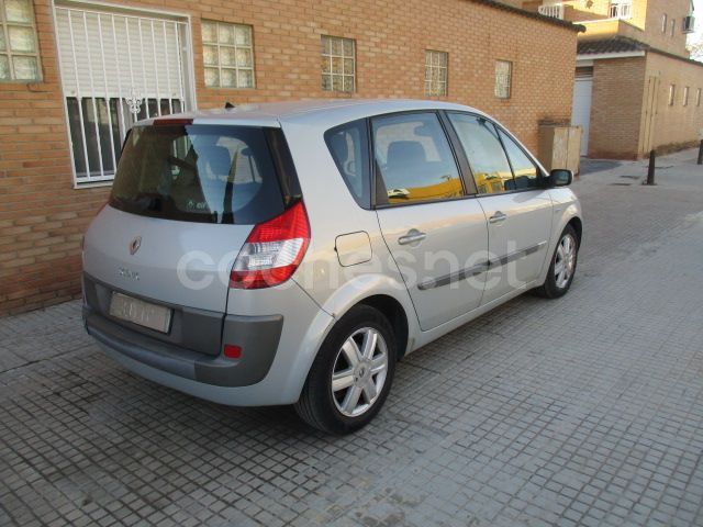 Usado Renault Scénic II Dynamique 120 CV (88 kW) 2004 Gris / plata Monovolumen