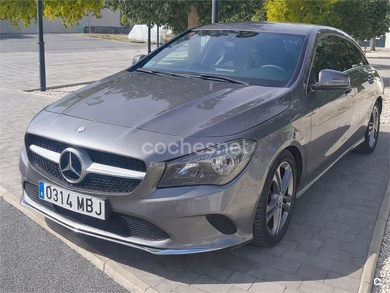 Usado Mercedes CLA200 Shooting Brake 136 CV (100 kW) 2016 Gris / plata Familiar