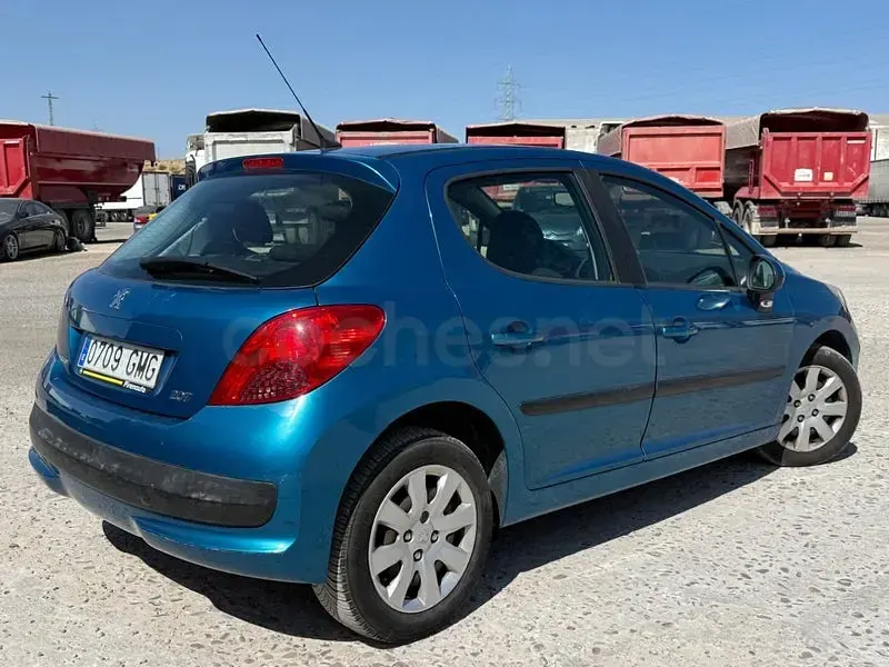 Usado Peugeot 207 75 CV (55 kW) 2009 Azul Berlina
