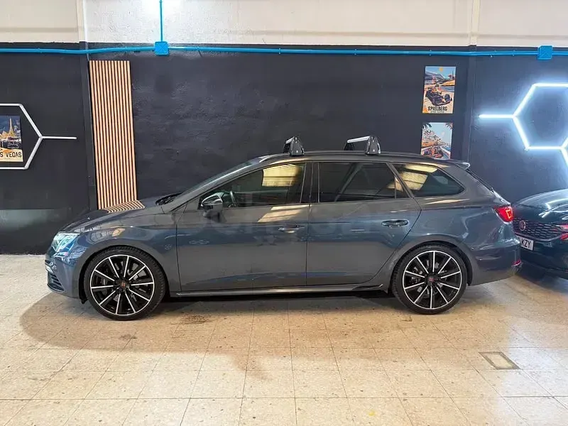 Usado Seat Leon 4Drive 300 CV (220 kW) 2019 Gris / plata Familiar