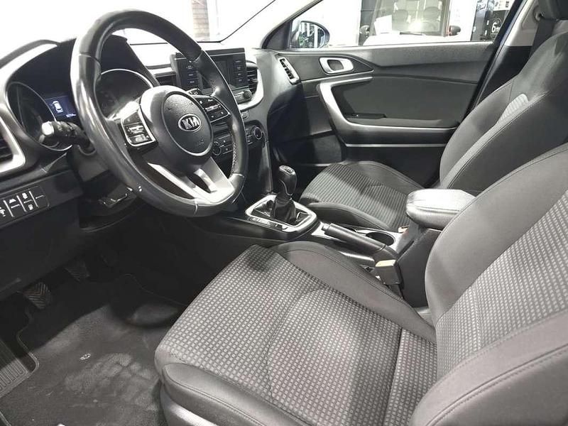 Usado Kia Ceed 136 CV (100 kW) 2021 Azul Utilitario