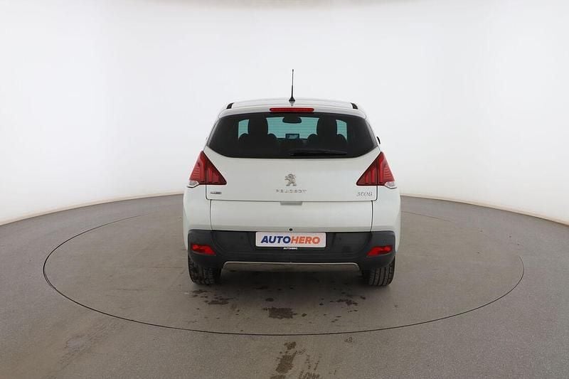 Usado Peugeot 3008 Allure 120 CV (88 kW) 2016 Blanco SUV