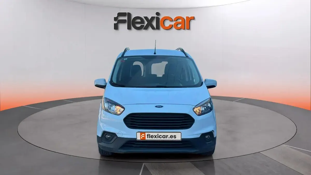 Usado Ford Tourneo Courier Ambiente 75 CV (55 kW) 2019 Blanco Monovolumen