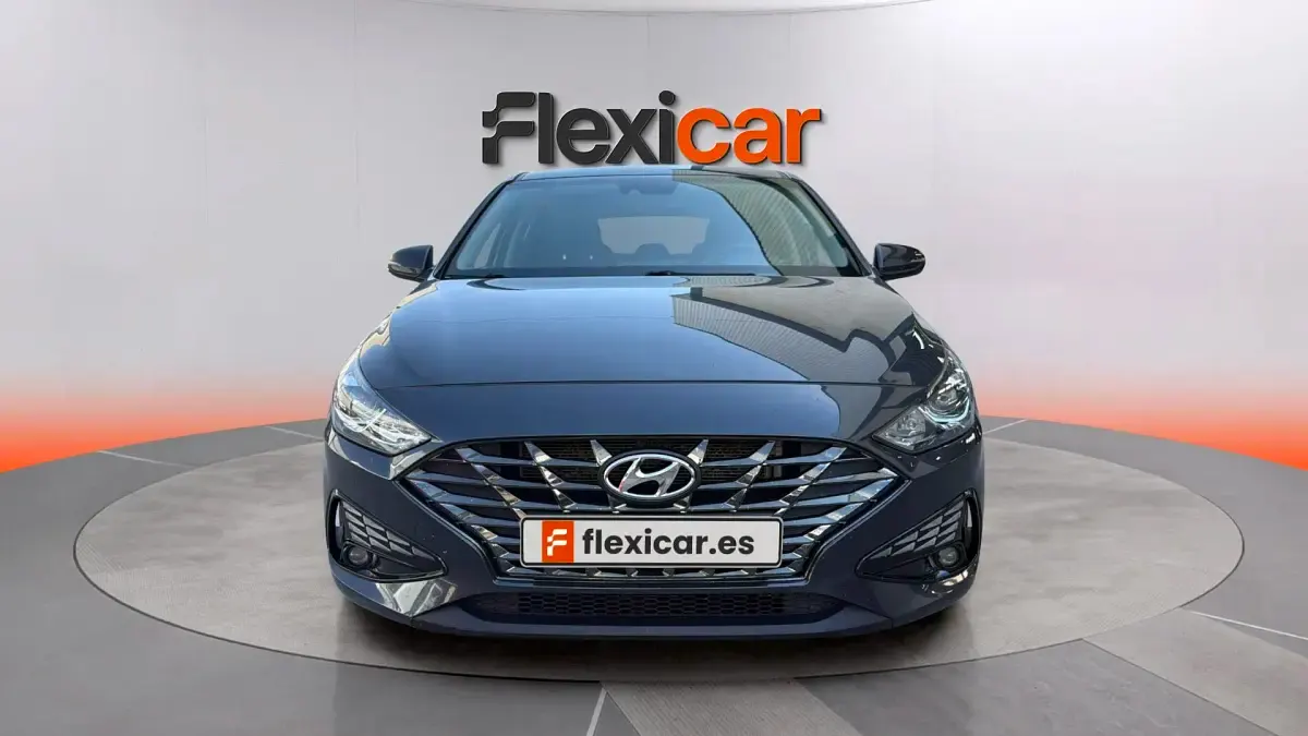 Usado Hyundai i30 136 CV (100 kW) 2021 Gris Berlina