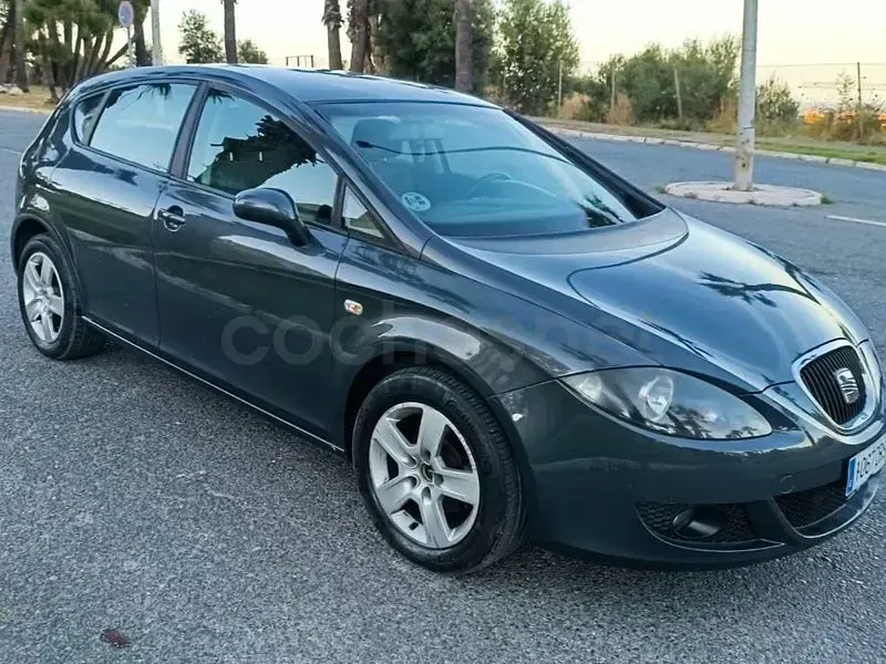 Usado Seat Leon Sport 102 CV (75 kW) 2005 Gris / plata Utilitario