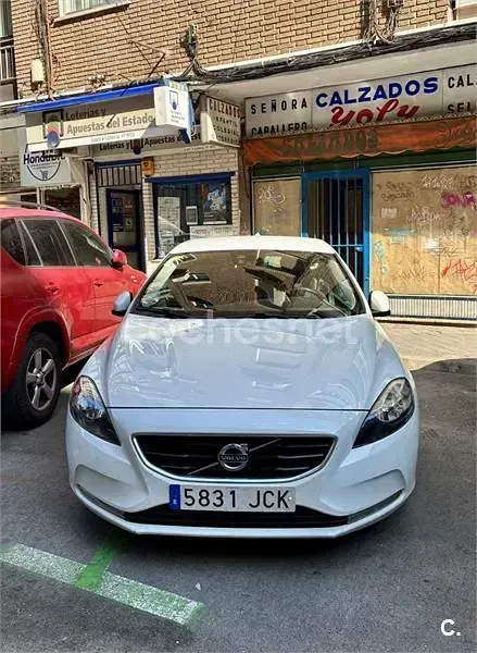 Usado Volvo V40 Momentum 115 CV (84 kW) 2015 Blanco Berlina