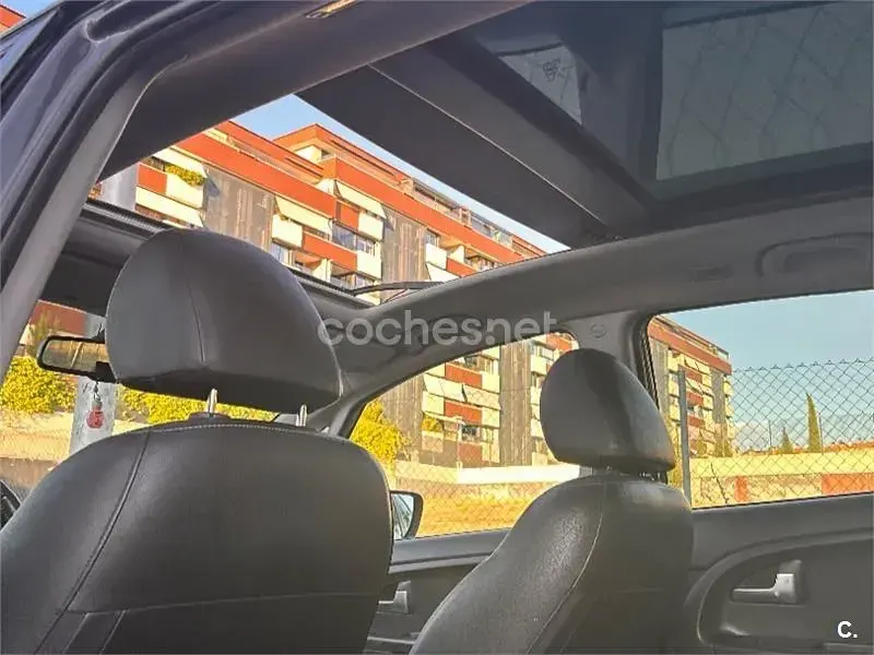 Usado Kia Venga 128 CV (94 kW) 2012 Gris / plata Utilitario