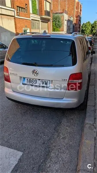Usado VW Touran Advance 140 CV (102 kW) 2005 Gris / plata Monovolumen
