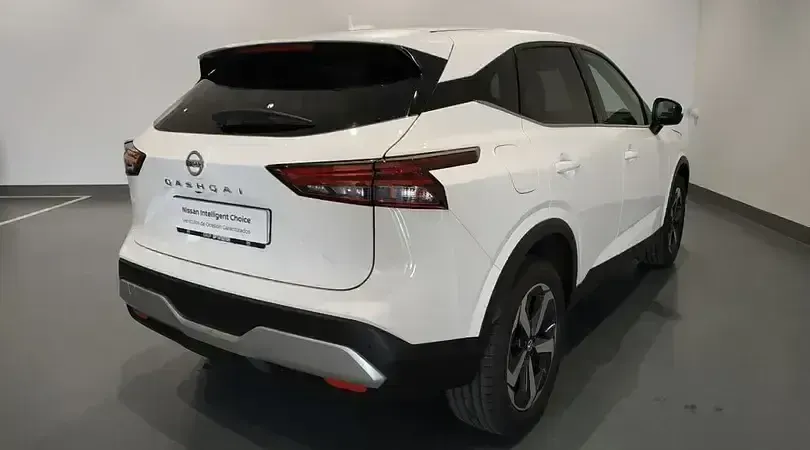 Usado Nissan Qashqai N-Connecta 158 CV (116 kW) 2023 Sapporo white (sólido) SUV
