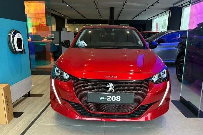 Nuevo Peugeot e-208 Allure 100 kW (136 CV) 2025 Utilitario