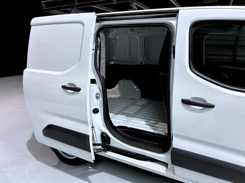 Usado Peugeot Partner S 100 CV (73 kW) 2023 Blanco Monovolumen