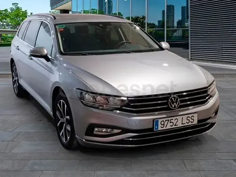 Usado VW Passat Executive 150 CV (110 kW) 2021 Gris / plata Familiar