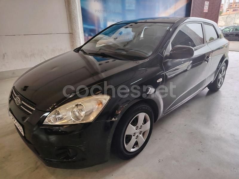 Negro Usado 2010 Kia ProCeed Berlina | 3300 € (Super precio) - Imagen 1/4