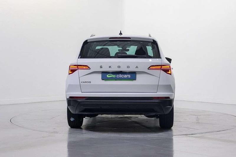 Usado Skoda Karoq Ambition 116 CV (85 kW) 2023 Blanco SUV