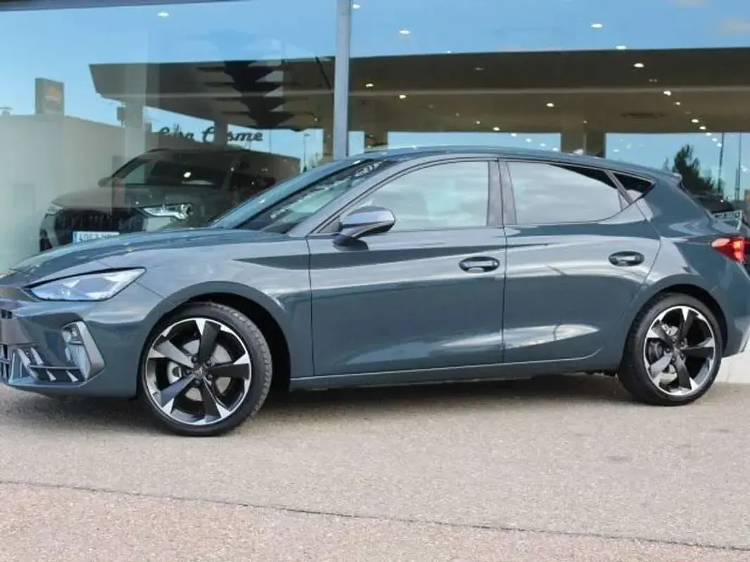 Usado Cupra Leon 150 CV (110 kW) 2024 Azul Utilitario