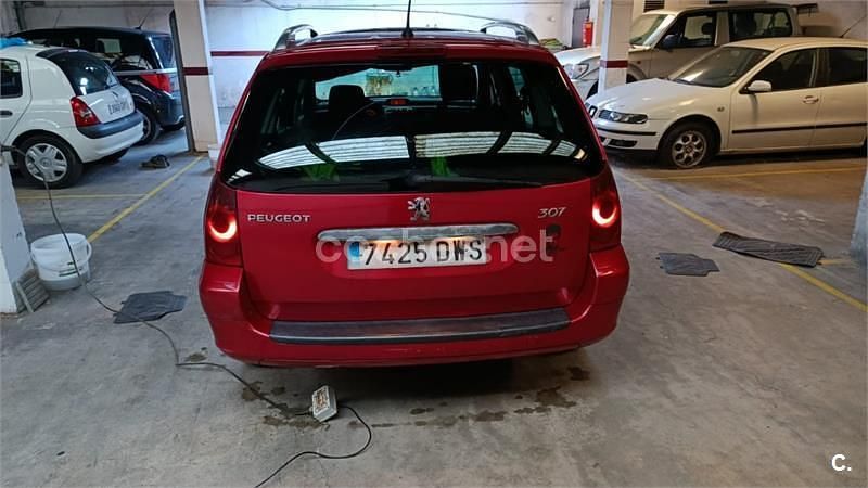 Usado Peugeot 307 110 CV (80 kW) 2007 Rojo Berlina
